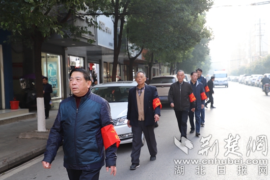 大冶市公安局離退休干部黨委組織老公安巡邏隊(duì)開展為期三天的巡邏活動 (2).jpg