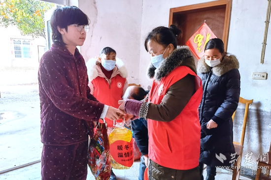 劉振羽 父死母改嫁，和爺爺奶奶一起生活，低保貧困戶 (3)_副本.jpg