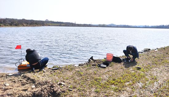 2022年3月8日，市生態(tài)環(huán)境局組織開展趙家潭水質(zhì)現(xiàn)狀調(diào)查研究。_副本.jpg
