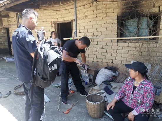 找老人日用品給警犬識(shí)別 (2).jpg.jpg