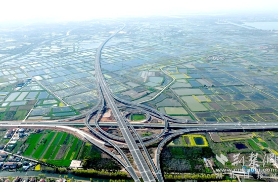 鐵、水、公、空立體式交通運(yùn)輸通道連線成網(wǎng)_副本.jpg