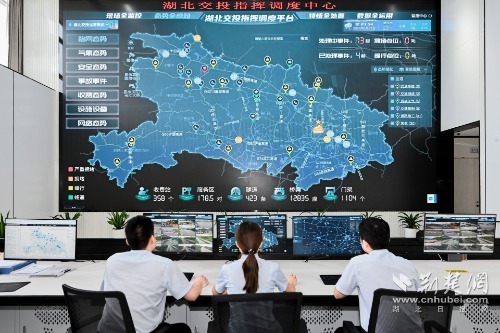 7.建成湖北交投智慧調(diào)度中心，接入全省6000多公里高速路段、1.5萬余路監(jiān)控視頻圖像，實(shí)現(xiàn)路網(wǎng)態(tài)勢(shì)全感知.jpg.jpg