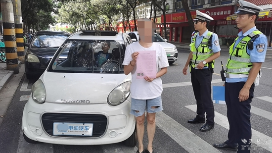 圖1：對情節(jié)輕微的車主，通過寫承諾書方式開展勸誡引導(dǎo).jpg